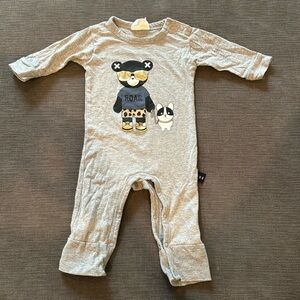 Huxbaby 3-6 month grey onesie. Image on front great condition